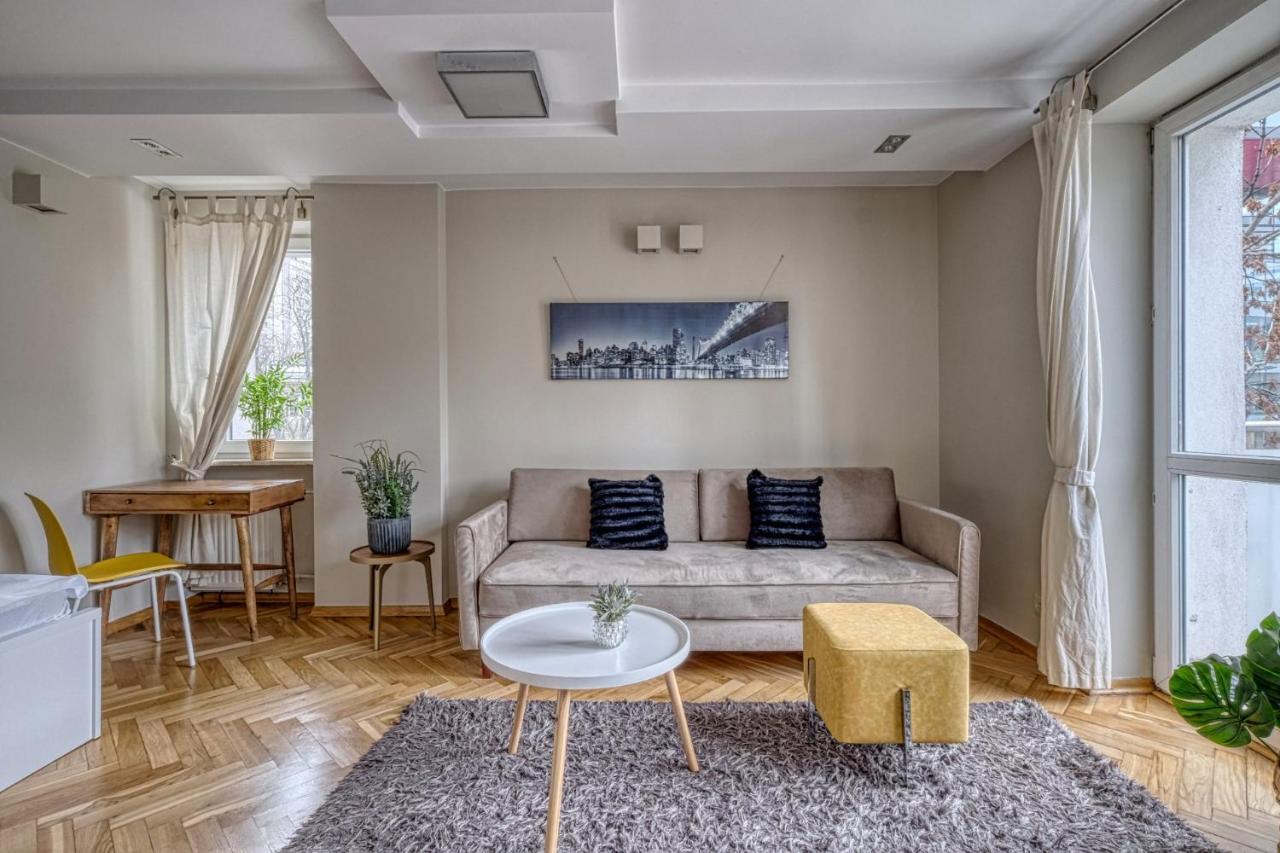 Apartment Plater *